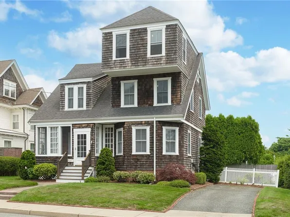 39 S Pier Rd, Narragansett, RI 02882