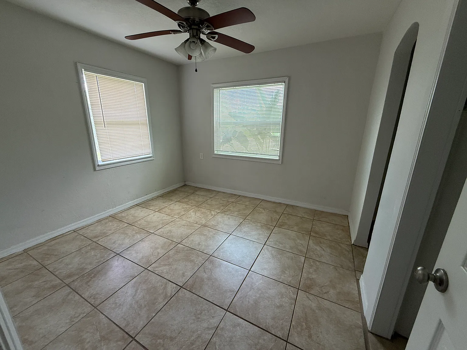 5098 N Ridge St — Photo 4