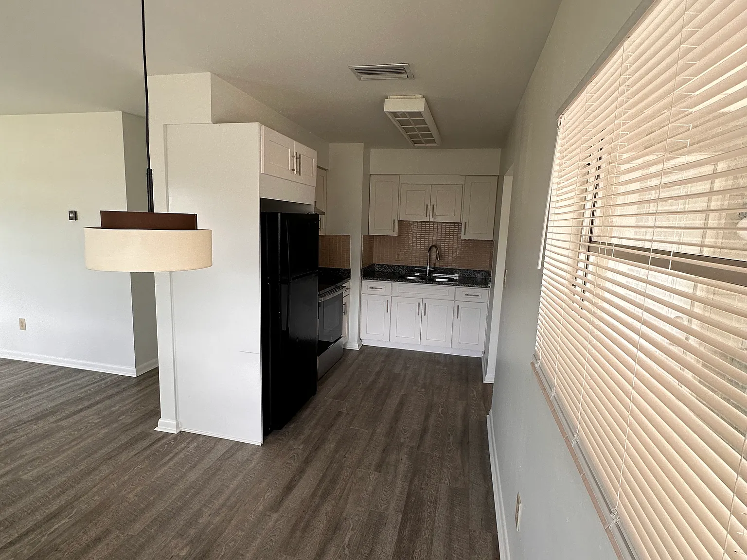 3 bed, 1121 sqft, $2,300 — Photo 3