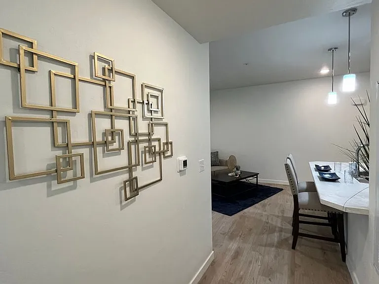Lexington Sky Apartments — Photo 24