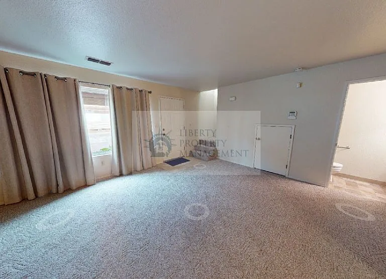 915 Kenwood Ave #2 — Photo 4