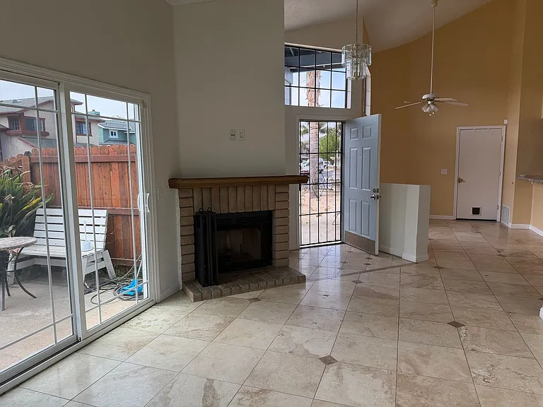 1100 Honeysuckle Way — Photo 6
