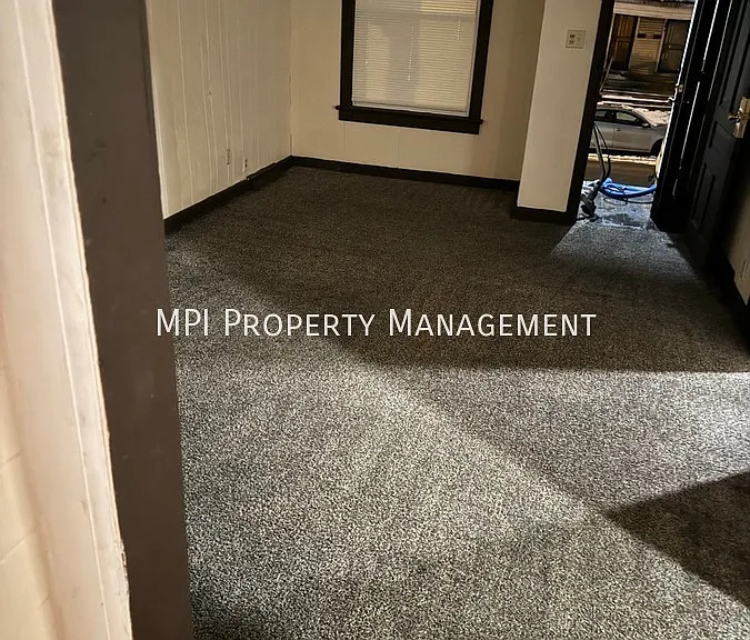 1946 N 39th St — Photo 24