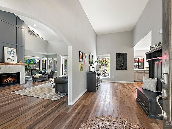 5th image of 557 Catherine Court
