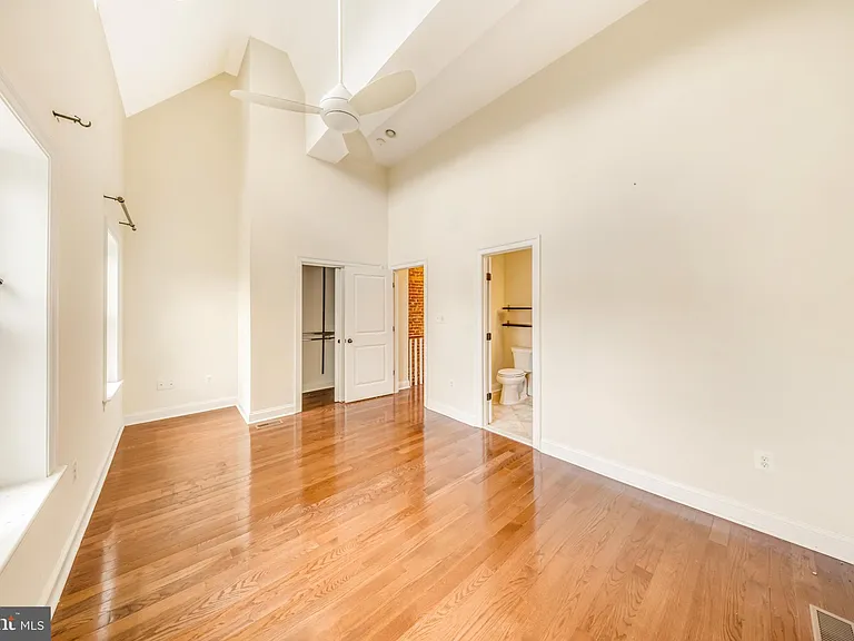1505 Spring Pl NW — Photo 17