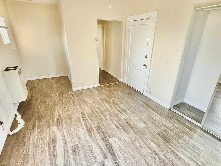 3860 Eagle St #8 — Photo 2