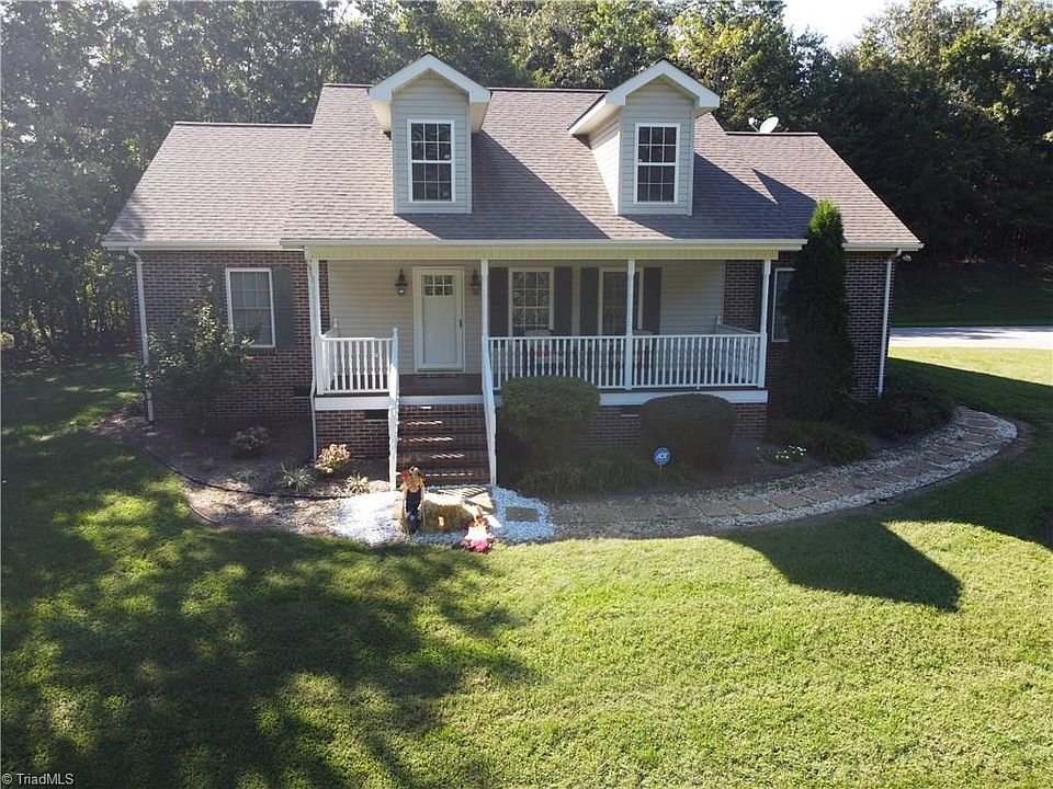 1st image of 141 Autumn Place Ln