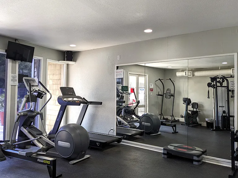 2100 Tanglewilde St #421 — Photo 18