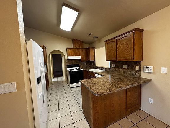 5th image of 3400 N Lynx Lake Dr