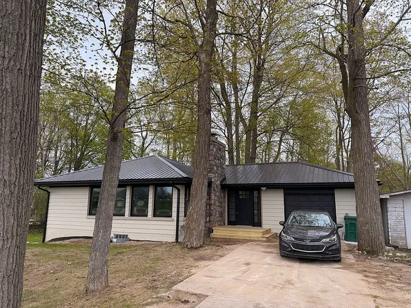 1351 Cedar Ct, Gladwin, MI 48624