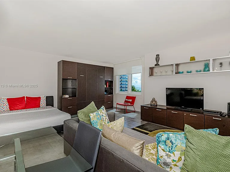 2301 Collins Ave #723 — Photo 5