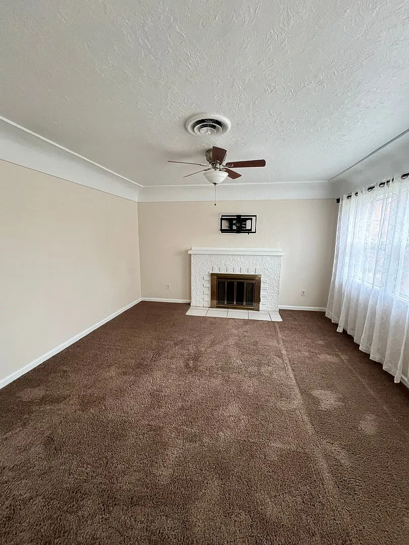 2 Bedroom 1 Bath near schools & park — Photo 3