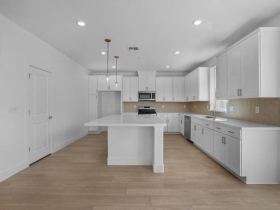 3rd image of 7724 Congaree Way