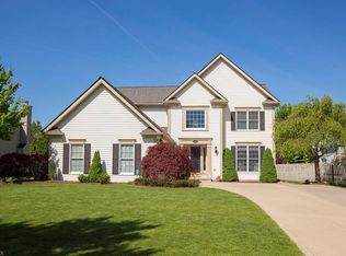 8459 Forest View Dr, Olmsted Falls, OH 44138