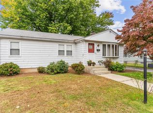 18 Auburn Ave, Johnston, RI 02919