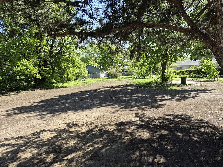 312 S Rose Hill Rd — Photo 2