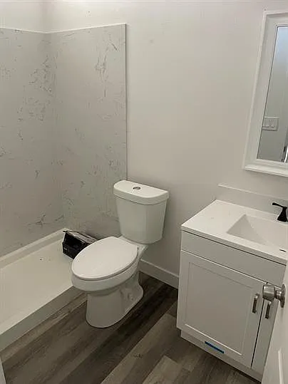 420 W 1st St #1 — Photo 7
