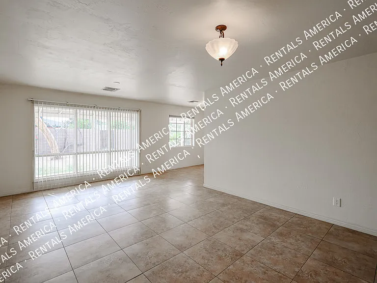 3432 N 23rd Ave — Photo 5