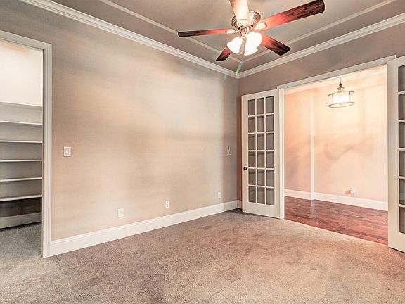 4th image of 142 S Waterhaven Cir
