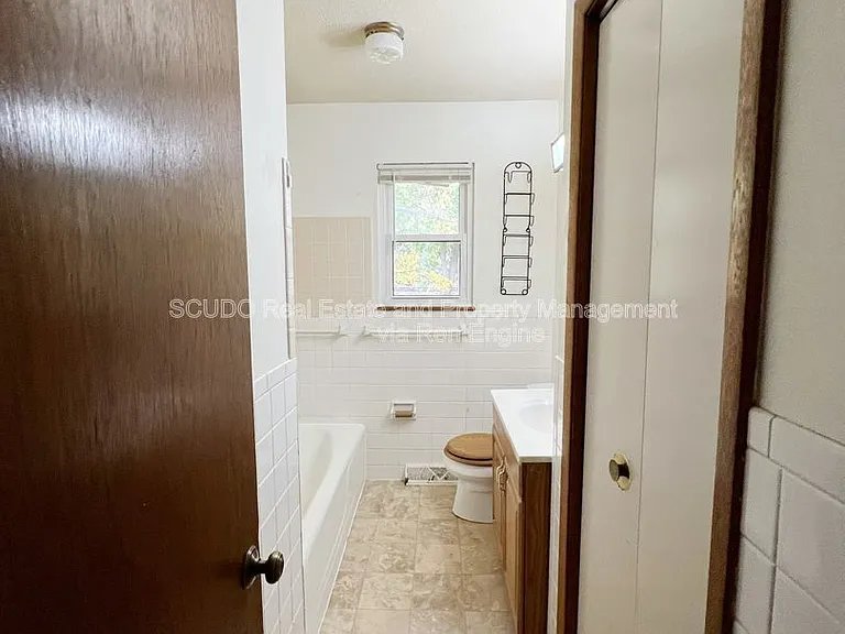 2320 S Grand Ave — Photo 10