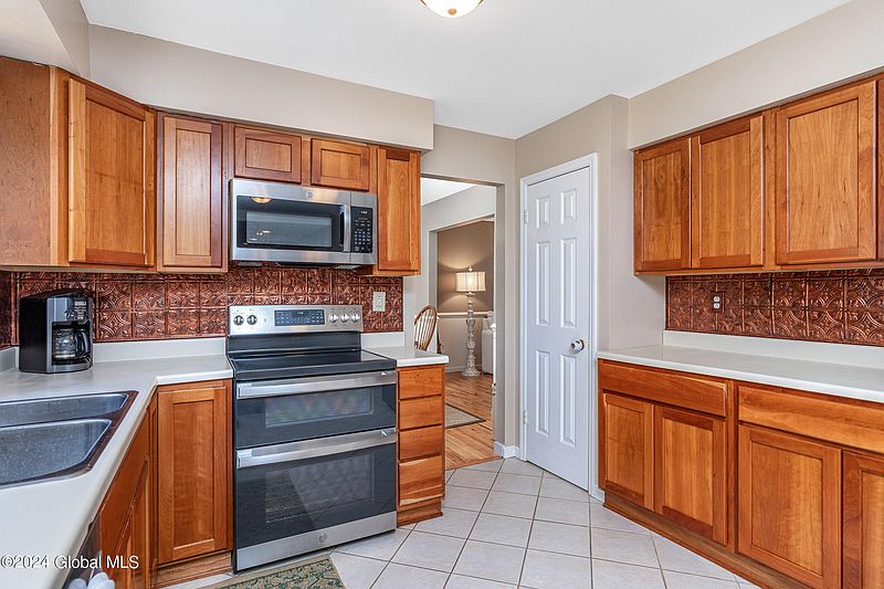 3rd image of 28 Hemlock Drive