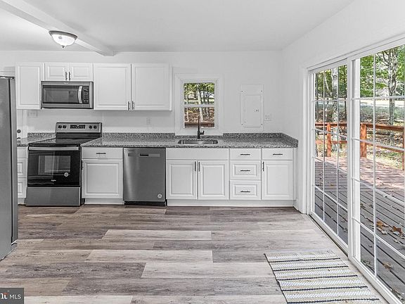 4th image of 33 Maple Ln