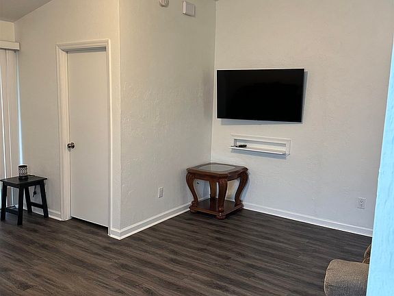 5th image of 3223 Albert Dr