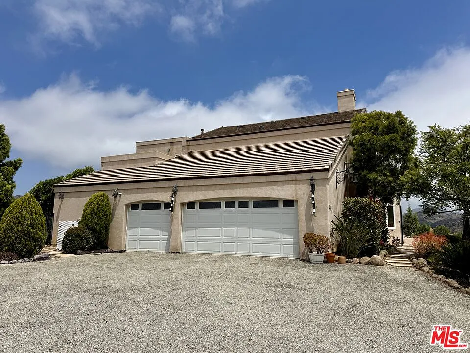 5 bed, 5.0 bath, 4672 sqft, $14,000 — Photo 4
