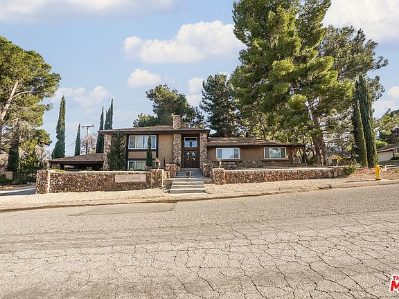 2nd image of 42060 Parkmont Dr