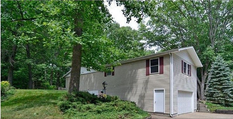 1st image of 9741 Evergreen Dr