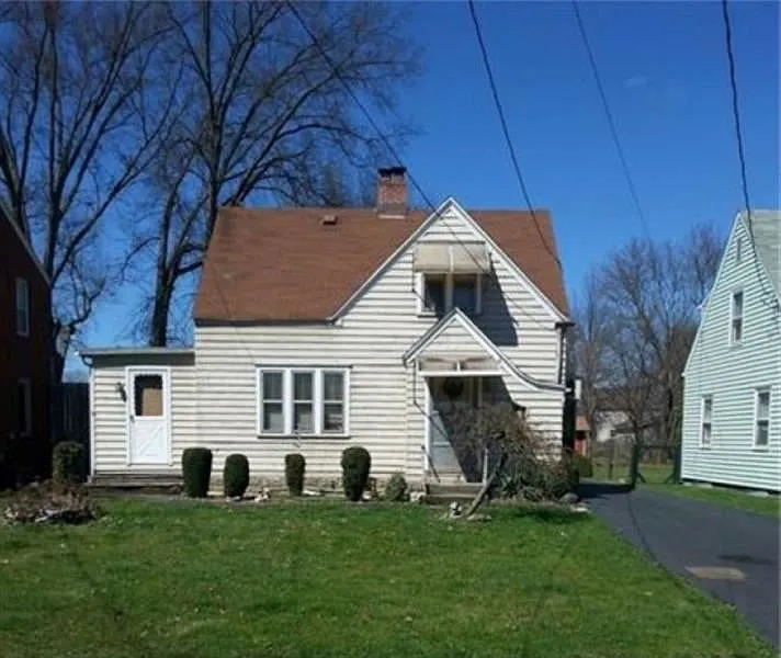 1912 Haywood St photo 1