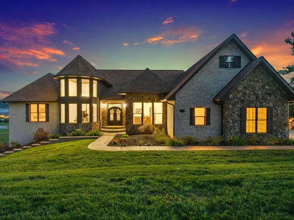 1005 Enchanted Dr, Dandridge, TN 37725