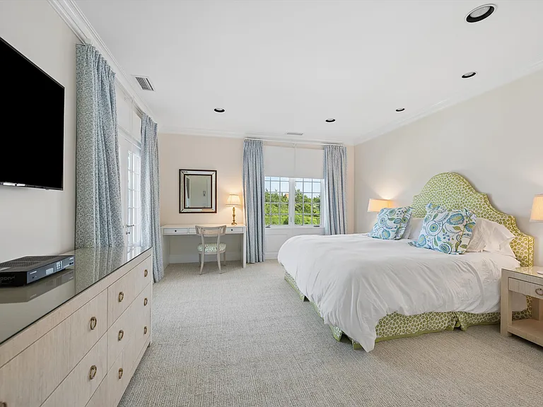 20 Quogo Neck Ln — Photo 15