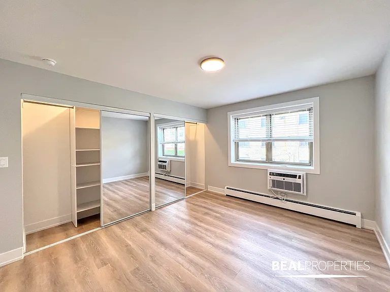 452 W Oakdale — Photo 43