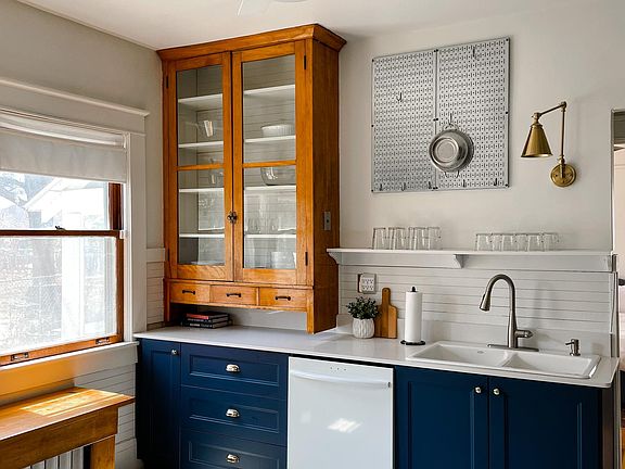 3rd image of 319 Vincent Ave N #1