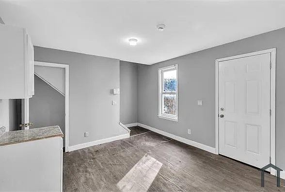9418 Easton Ave — Photo 5