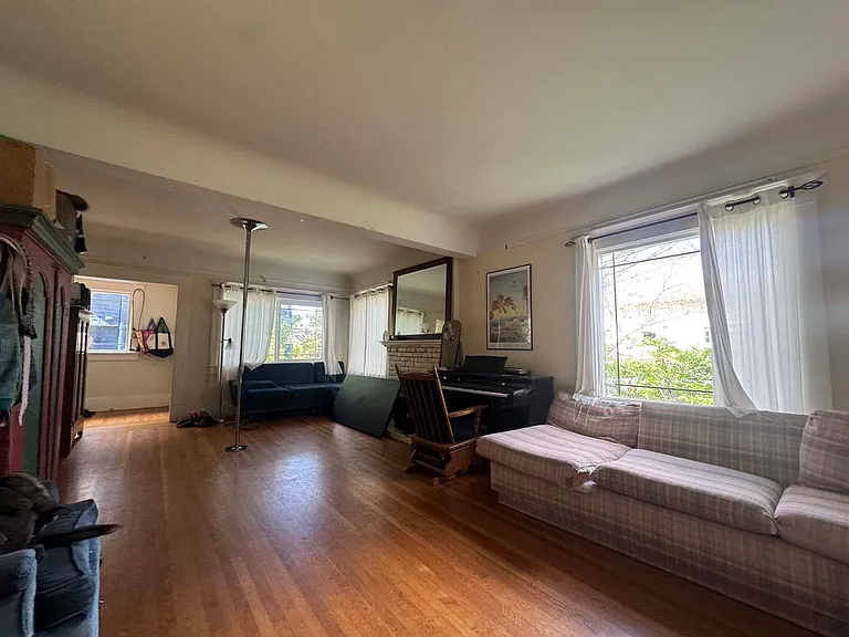 2836 Derby St — Photo 21