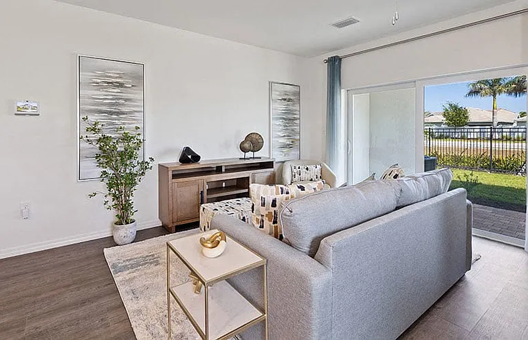 Soluna Townhomes — Photo 9