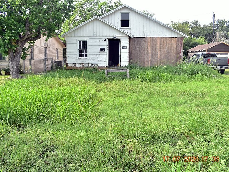 1st image of 220 Short St