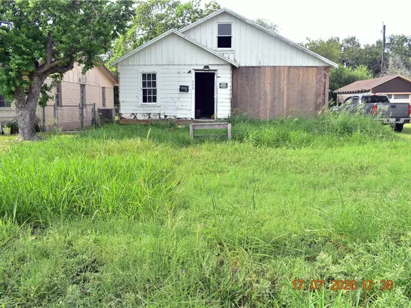 220 Short St, Sinton, TX 78387