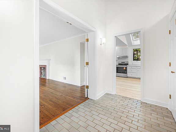 5th image of 4405 Clearbrook Ln