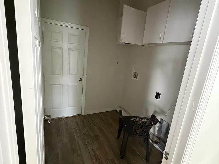 1642 Stanley Ave — Photo 7