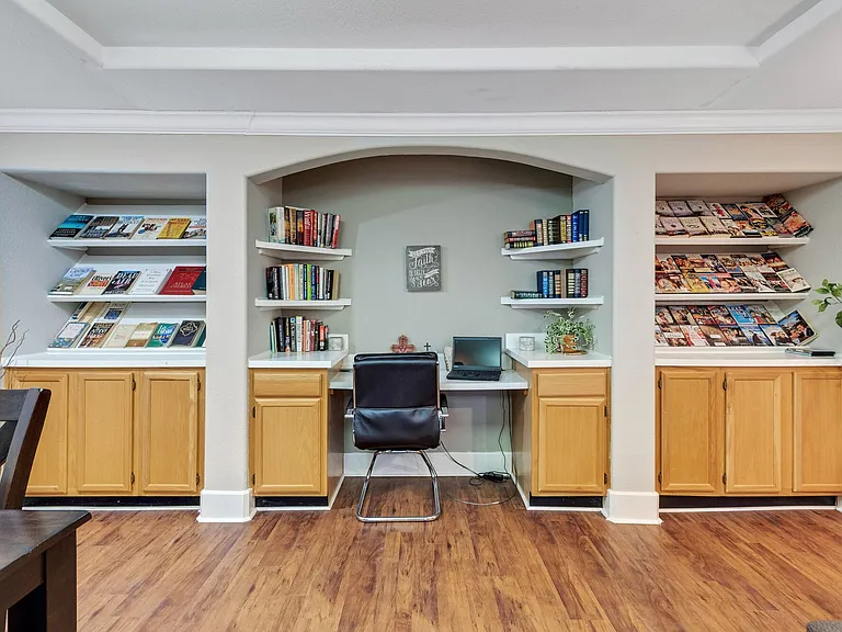 2802 Cimarron Blvd — Photo 4