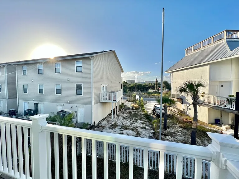 1 Gulf Breeze Ct — Photo 31