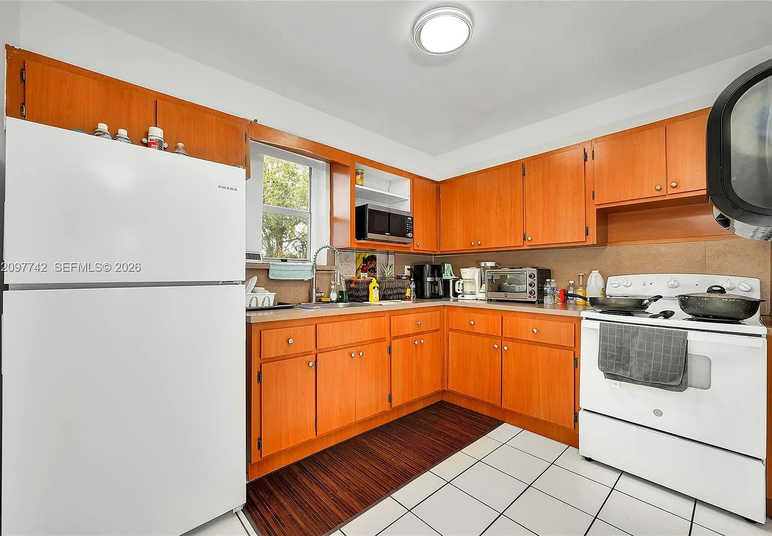 Twelfth St Manors — Photo 4