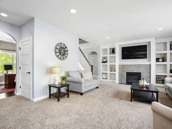 3rd image of 5540 N Summerland Dr