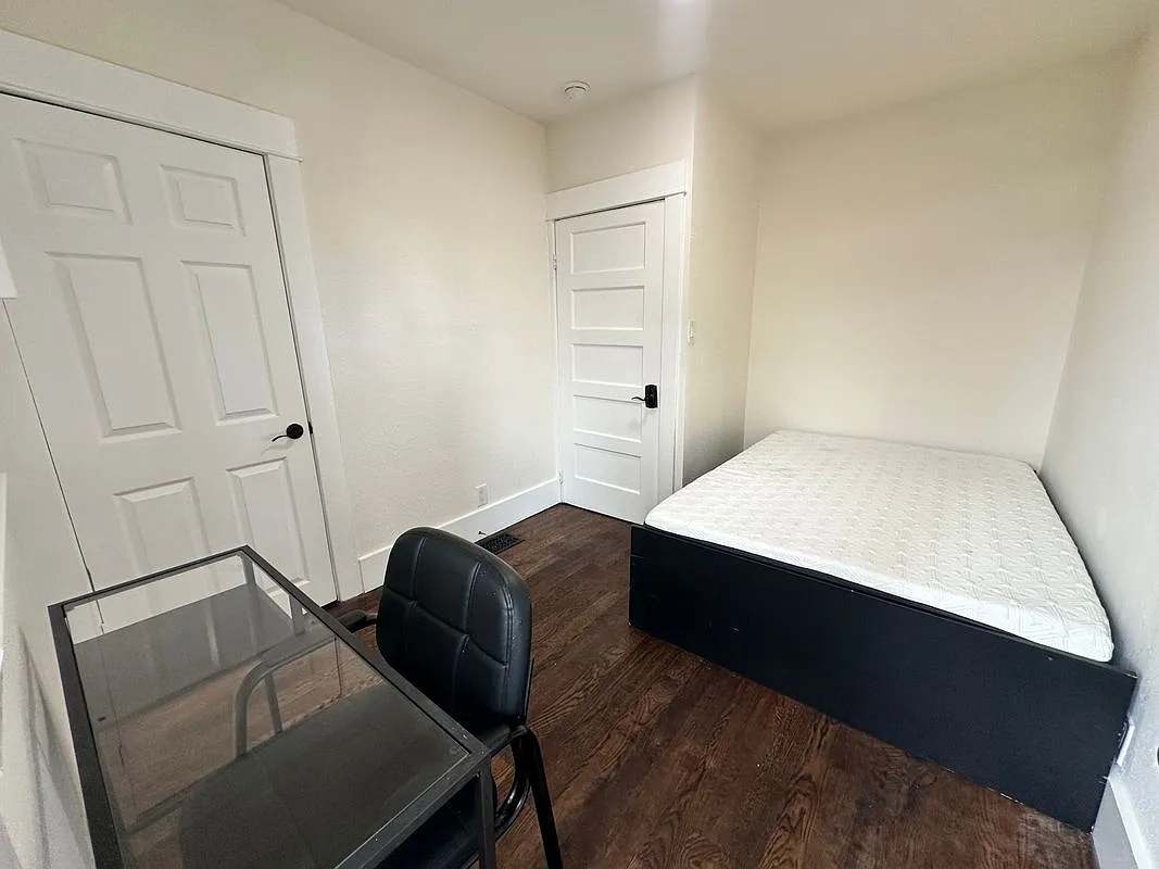 1 bed, 1.0 bath, 100 sqft, $795 — Photo 2