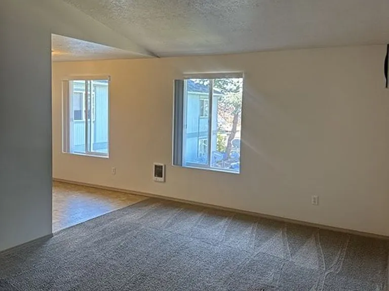 1330-1336 W Locust St — Photo 10