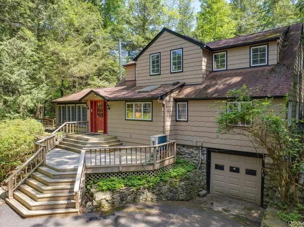 1064 Barrett Circle W, Carmel, NY 10512
