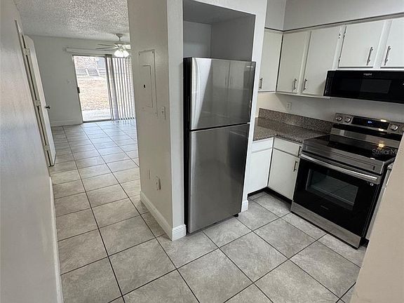 3rd image of 1193-1193 Bentley Rd #2